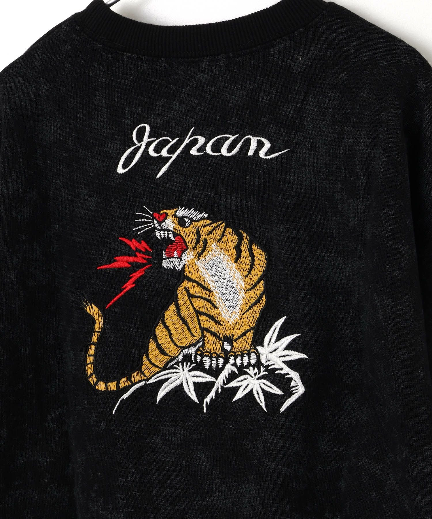 GUCCI ブラックー ポロシャツ+虎刺繍トレーナー　セット ブランド古着】タイガーパッチクルーネックトレーナー（スウェット