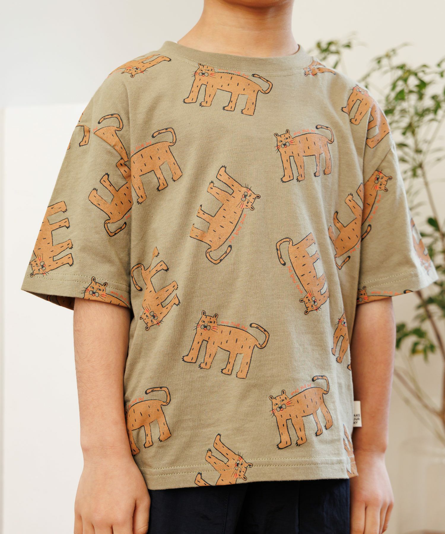 アートなヒョウ総柄半袖Tシャツ□80～140cm|≪公式≫メイクユアデイ