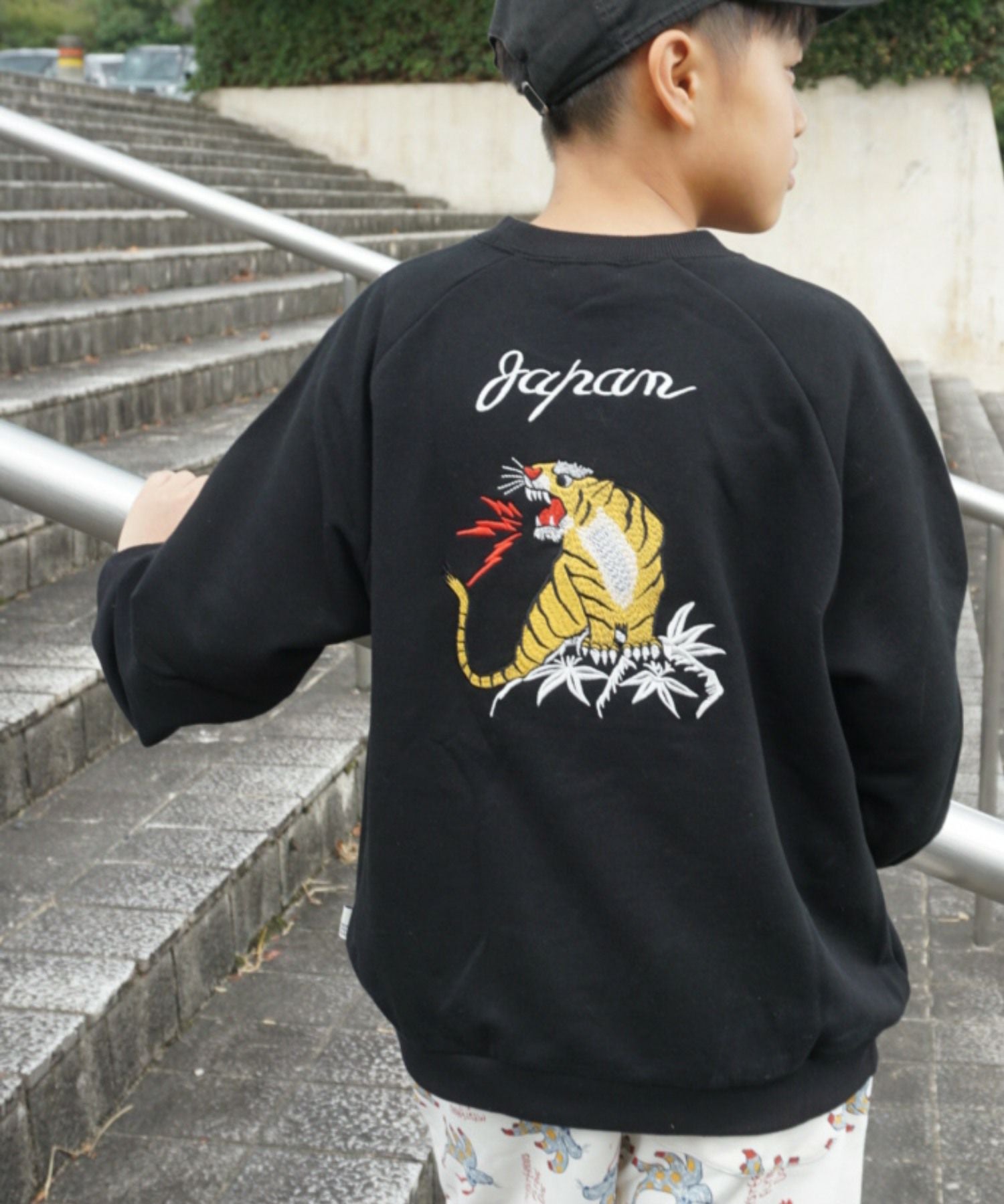 トラ刺繍ファミリー裏毛トレーナー□150.160cm | MAKE YOUR DAY