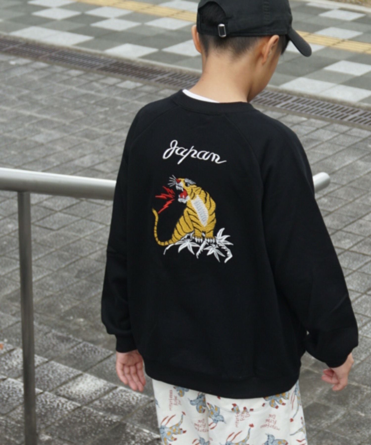 トラ刺繍ファミリー裏毛トレーナー□150.160cm | MAKE YOUR DAY