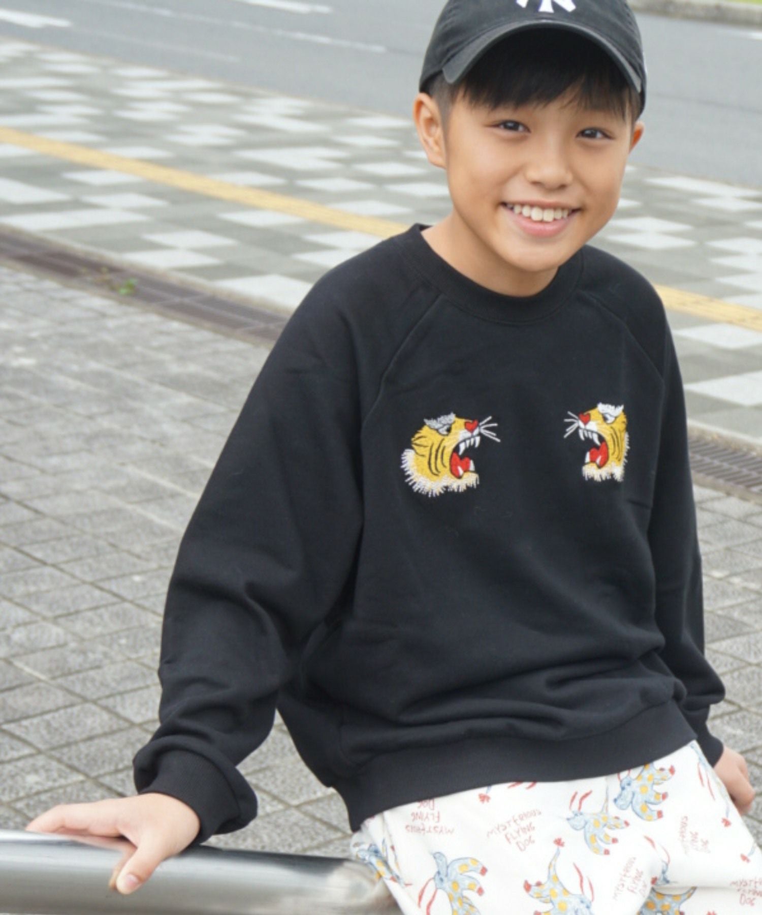 トラ刺繍ファミリー裏毛トレーナー□150.160cm | MAKE YOUR DAY