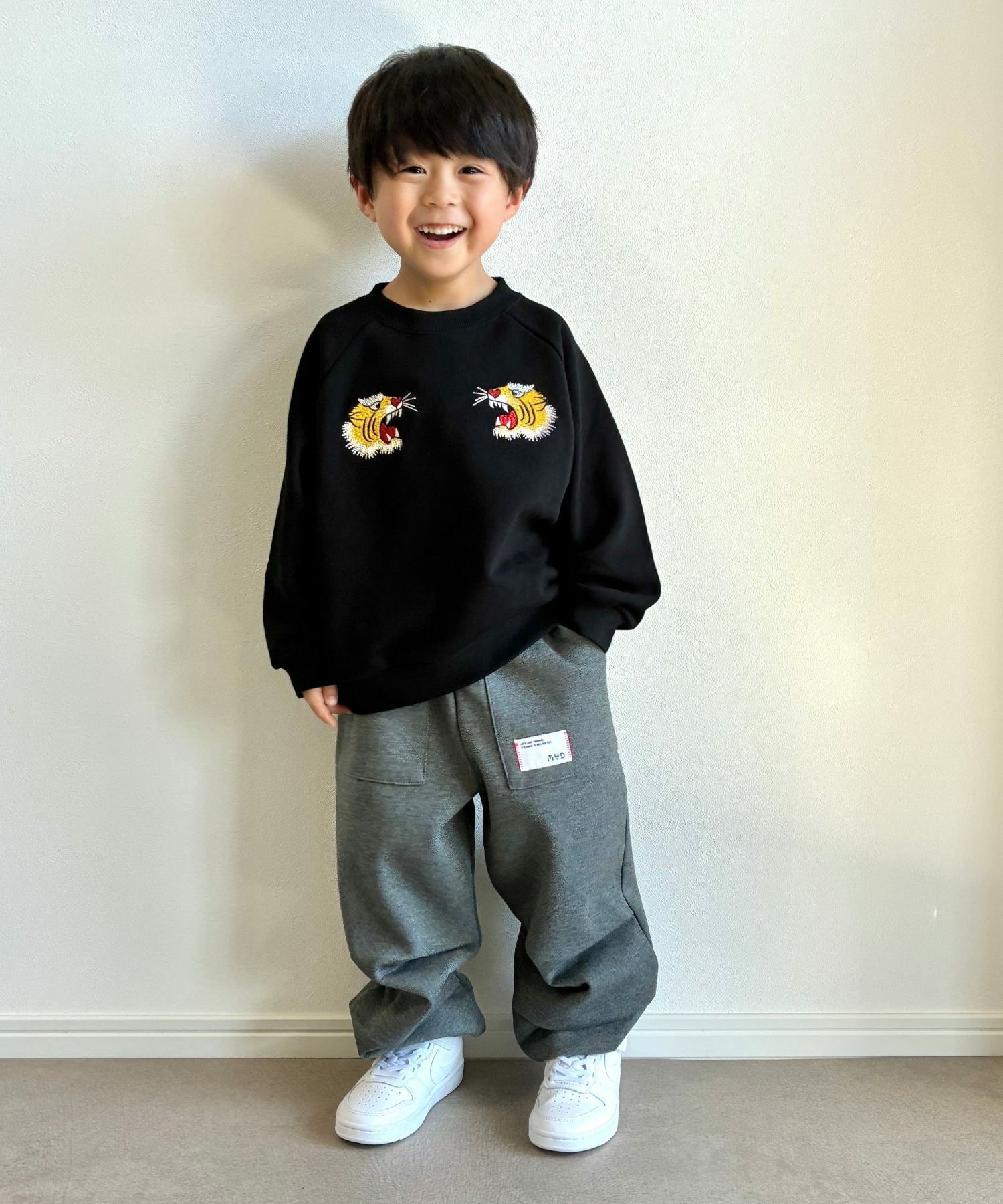 トラ刺繍ファミリー裏毛トレーナー□80～140cm | MAKE YOUR DAY